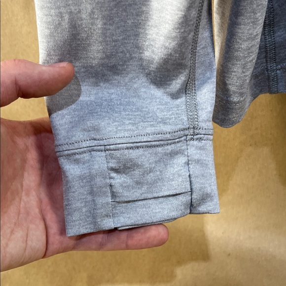 The North Face Women’s Grey Lightweight Long Sleeve Hoodie (Size XL) - Picture 5 of 6